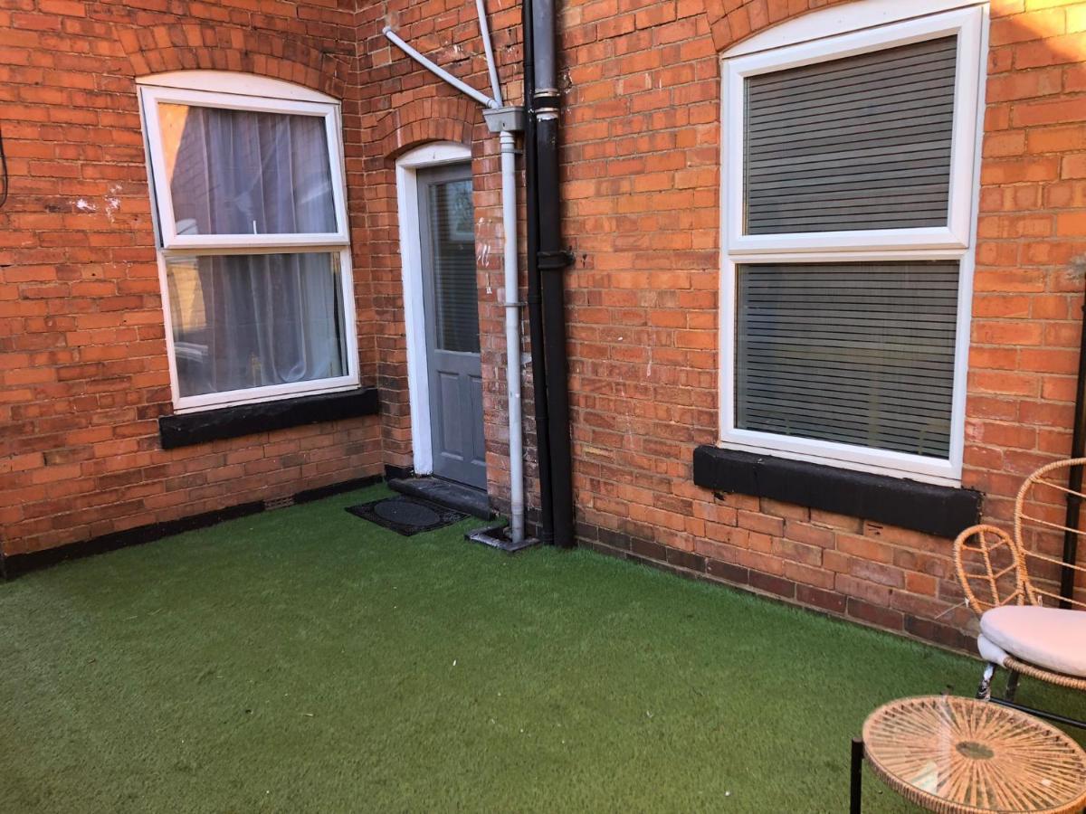 Shm Stays: Convenient Long-term Hub Near & Airport Birmingham
