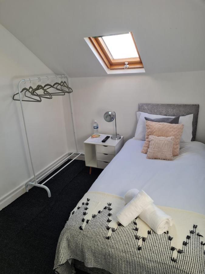 Shm Stays: Convenient Long-term Hub Near & Airport * Birmingham