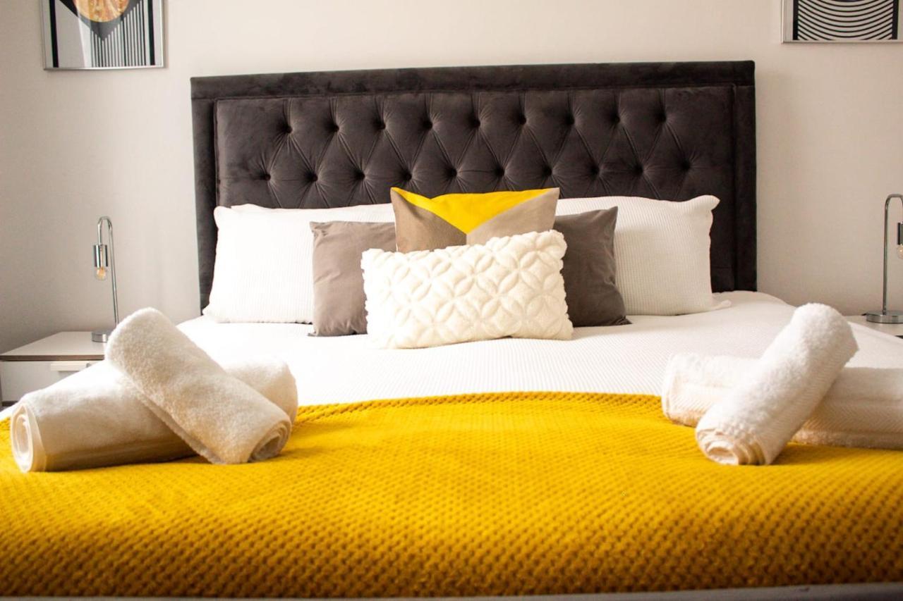 Homestay Shm Stays: Convenient Long-term Hub Near & Airport