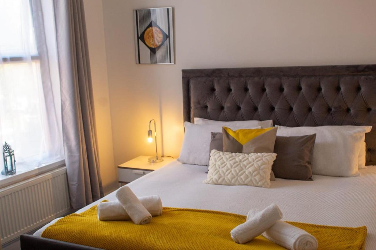 Shm Stays: Convenient Long-term Hub Near & Airport Homestay Birmingham