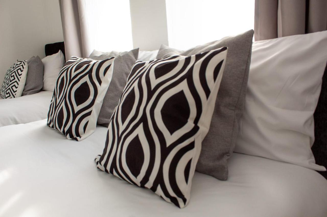 Homestay Shm Stays: Convenient Long-term Hub Near & Airport