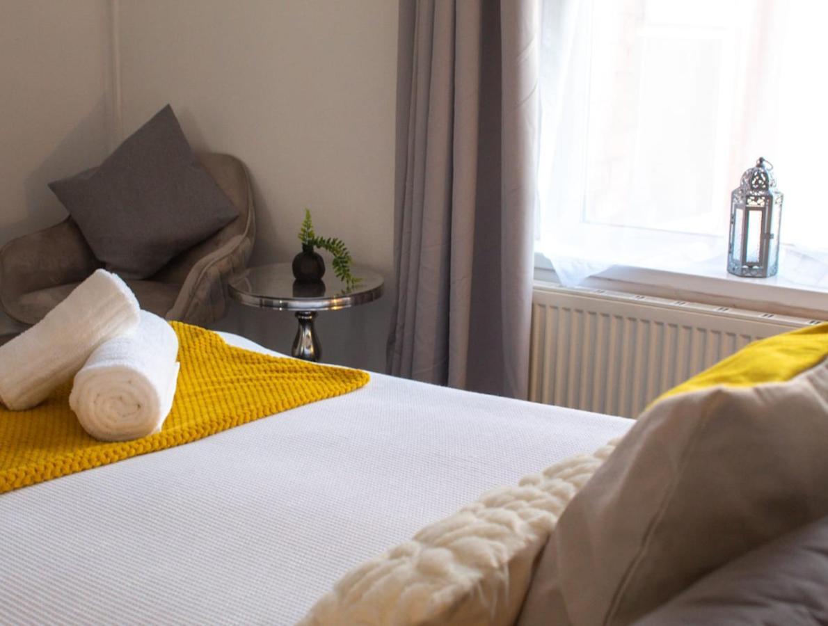 Shm Stays: Convenient Long-term Hub Near & Airport Birmingham