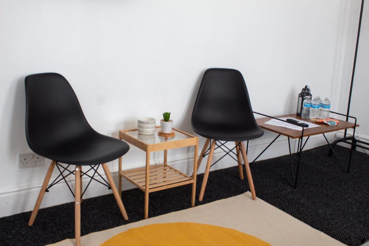 Shm Stays: Convenient Long-term Hub Near & Airport *