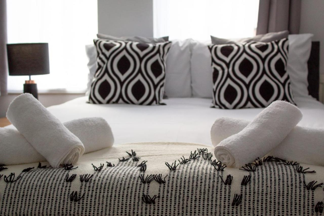 Shm Stays: Convenient Long-term Hub Near & Airport * Birmingham