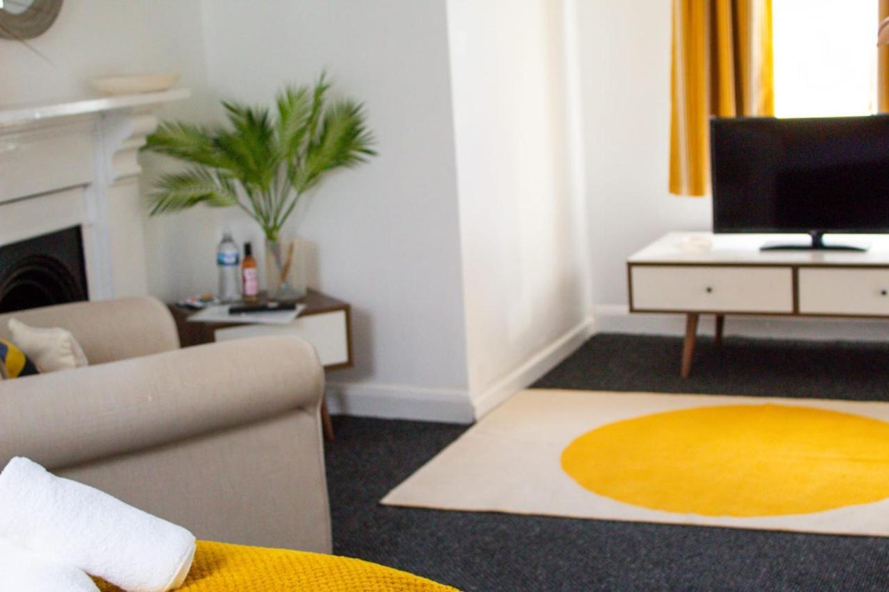 Homestay Shm Stays: Convenient Long-term Hub Near & Airport