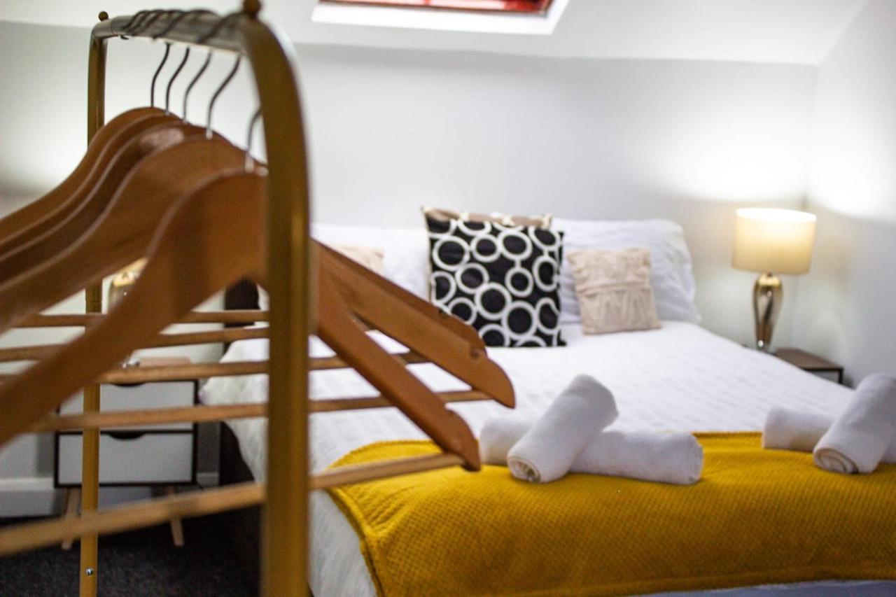 Homestay Shm Stays: Convenient Long-term Hub Near & Airport *