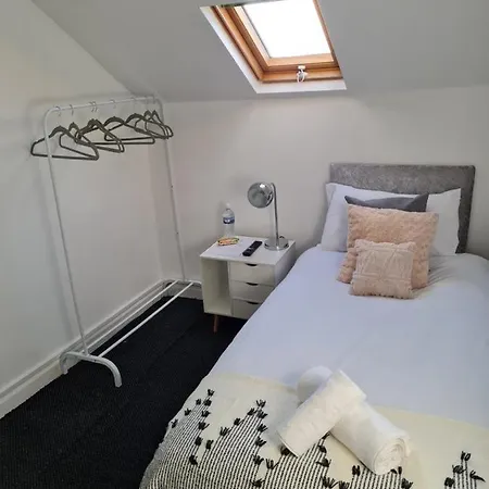 SHM Stays: Convenient Long-Term Hub Near City & Airport Birmingham Exterior photo